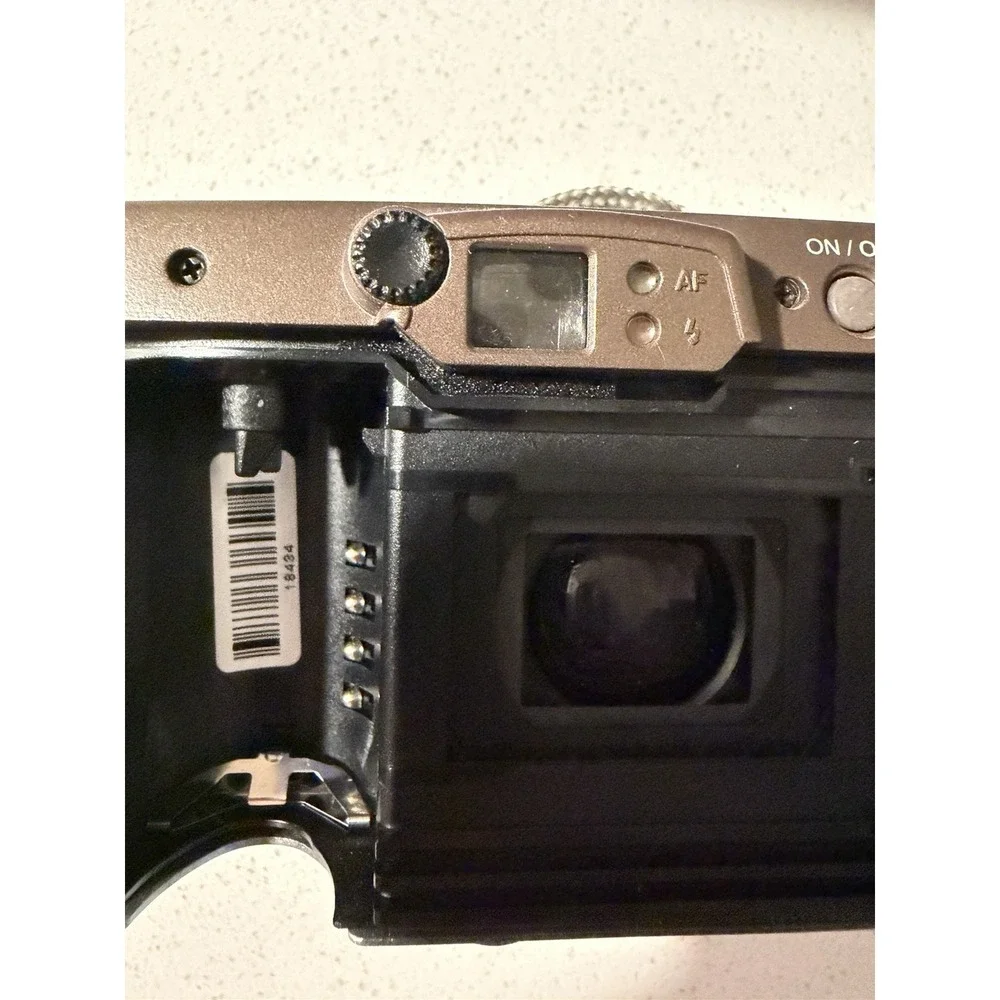 Samsung Maxima Zoom 105 XL 35mm Camera Point & Shoot 38-105mm Powers On